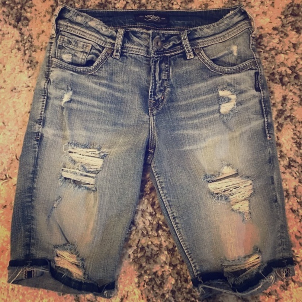 Silver Jeans Suki Bermuda 26 Like New Condition